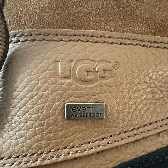 UGG Adirondack II Snowboots - Picture 7 of 10